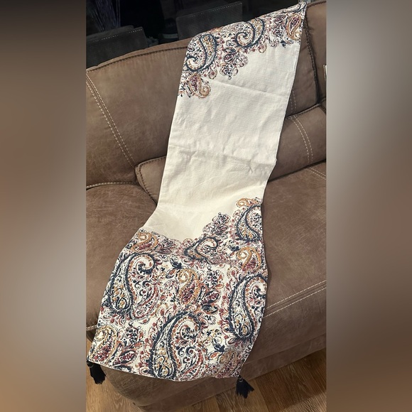 Cynthia Rowley Botanical Garden Table Runner - Thumbnail 5